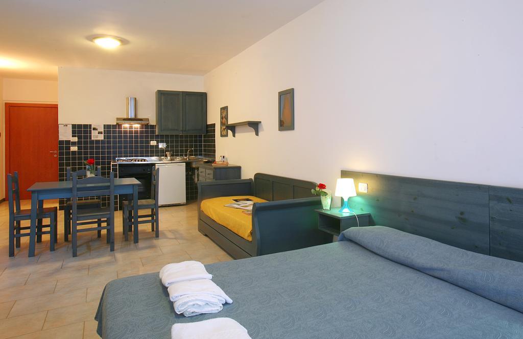 Residence Borgo San Sebastiano Bergeggi Quarto foto